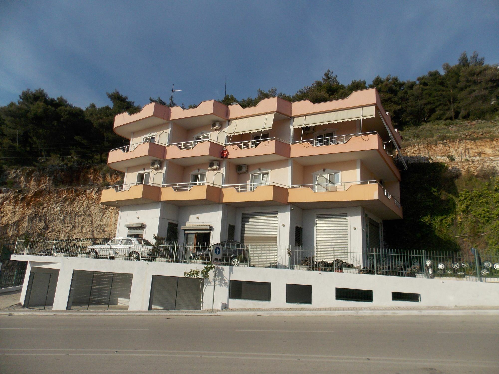 Bebi Hotel And Apartments Sarande Exterior photo
